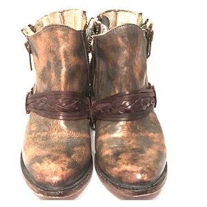 Clash Freebird booties, size 9